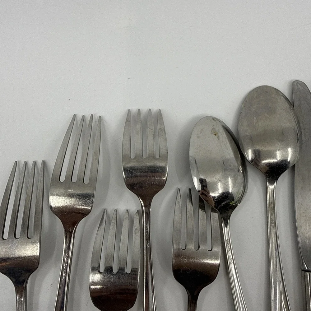 Lot of 10 Oneida USA Stainless Flatware Liberty's Light‎ Forks Spoons Knives